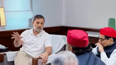 प्रेस कॉन्फ्रेंस के दौरान NEET पेपर लीक और शिक्षा व्यवस्था पर बयान देते राहुल गांधी।