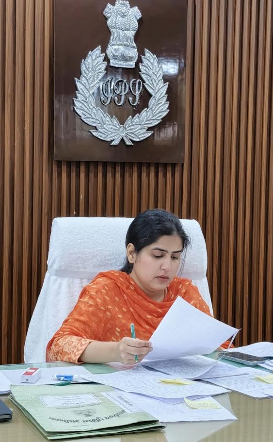 अंबेडकरनगर पुलिस में एसपी प्राची सिंह द्वारा जारी स्थानांतरण आदेश के बाद बदले गए पुलिस अधिकारियों की जानकारी।