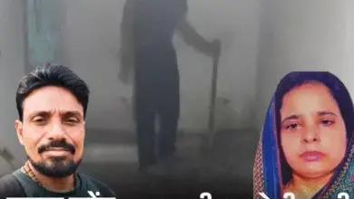 आगरा में पत्नी द्वारा पति की हत्या कर बाथरूम में दफनाने के मामले में पुलिस जांच करती हुई।