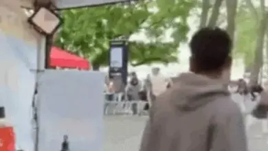 सिएटल के फूड फेस्टिवल में गोलीबारी के बाद पुलिस और आपातकालीन सेवाएं मौके पर मौजूद।