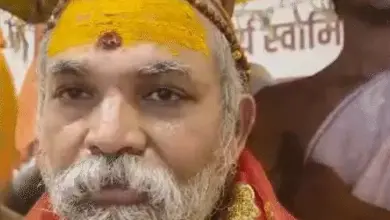 81 दिन की गौ रक्षा यात्रा पूरी करने के बाद लखनऊ पहुंचे शंकराचार्य स्वामी अविमुक्तेश्वरानंद मीडिया से बातचीत करते हुए।