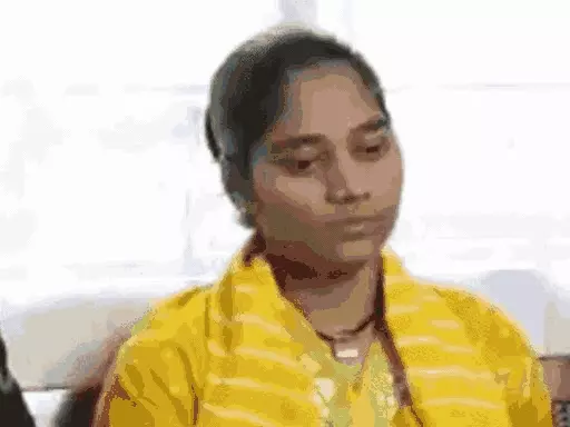 राजा रघुवंशी हत्याकांड की मुख्य आरोपी सोनम रघुवंशी के शिलॉन्ग कोर्ट में सरेंडर से जुड़ी सांकेतिक तस्वीर।