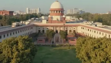चुनाव आयुक्त नियुक्ति मामले में सुप्रीम कोर्ट की सुनवाई का प्रतीकात्मक दृश्य
