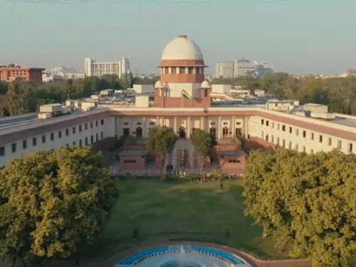 चुनाव आयुक्त नियुक्ति मामले में सुप्रीम कोर्ट की सुनवाई का प्रतीकात्मक दृश्य