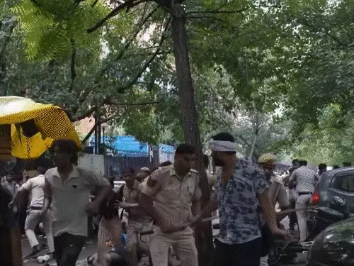 सुप्रीम कोर्ट में जंतर-मंतर प्रदर्शन और पुलिस कार्रवाई मामले की सुनवाई।