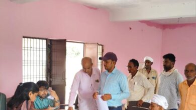 अम्बेडकरनगर में आयोजित भूमि विवाद निस्तारण चौपाल का दृश्य।