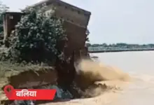 उत्तर प्रदेश में बाढ़ के कारण उफान पर बहती नदी और जलमग्न इलाके का दृश्य।