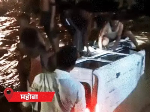 उत्तर प्रदेश में मानसूनी बारिश के दौरान जलभराव और बढ़ते नदी जलस्तर का दृश्य।