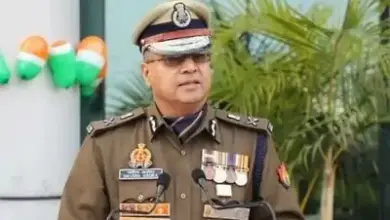वाराणसी जोन के नए एडीजी नवीन अरोरा से जुड़े प्रशासनिक फेरबदल का प्रतीकात्मक चित्र।