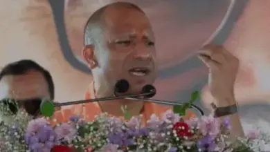बुलंदशहर में जनसभा के दौरान संबोधन देते मुख्यमंत्री योगी आदित्यनाथ।