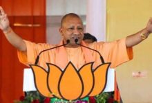 अम्बेडकरनगर में मुख्यमंत्री योगी आदित्यनाथ के संभावित दौरे की तैयारियों की समीक्षा करते प्रशासनिक अधिकारी।