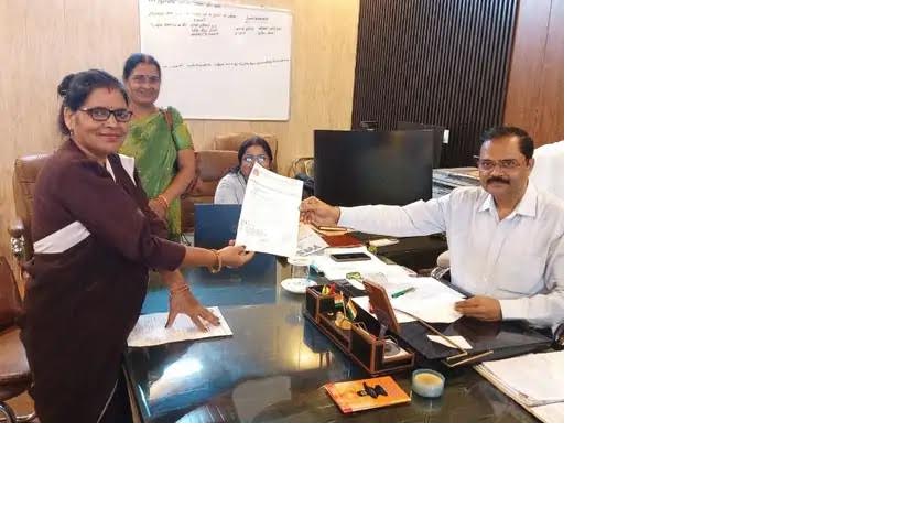 अंबेडकरनगर में अर्बन आशा कार्यकत्रियों ने CMO को ज्ञापन सौंपा