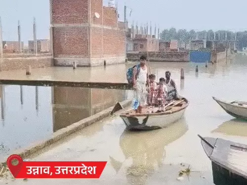 तेज बारिश के बाद सड़क पर जलभराव का दृश्य