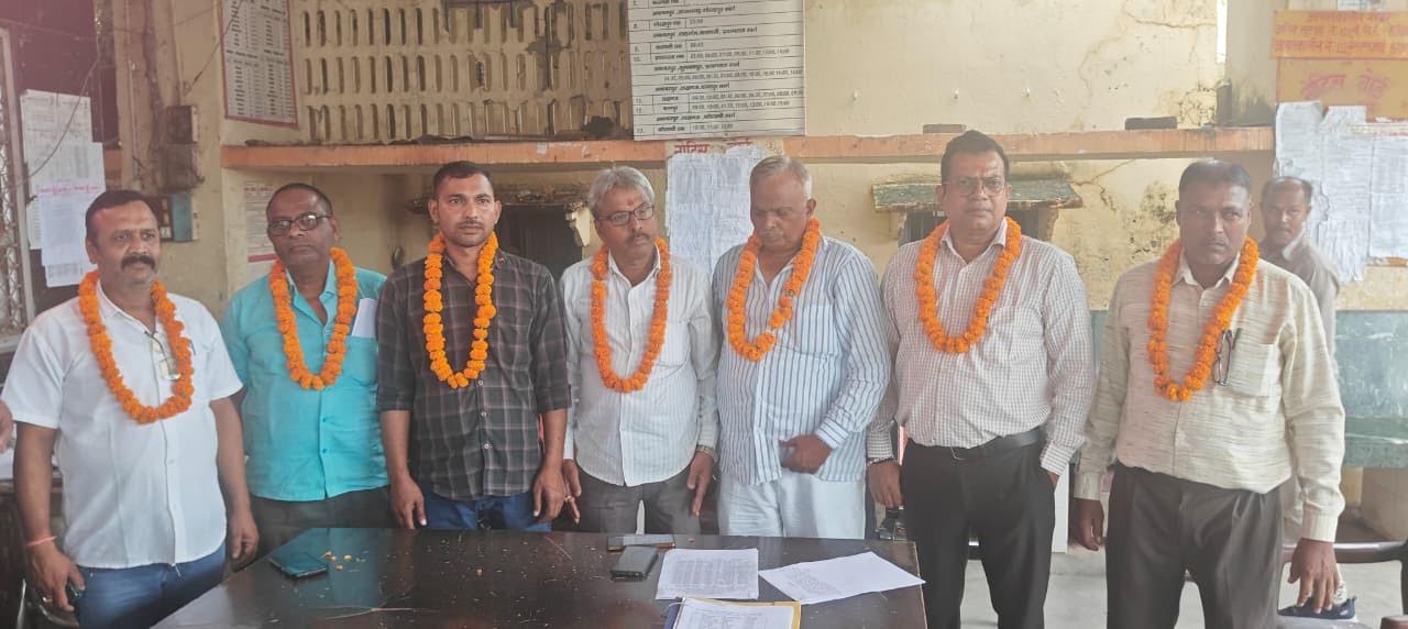 रोडवेज कर्मचारी परिषद के चुनाव के बाद निर्वाचित पदाधिकारियों की सांकेतिक तस्वीर।
