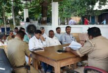 आलापुर थाना परिसर में त्योहारों को लेकर आयोजित पीस कमेटी की बैठक