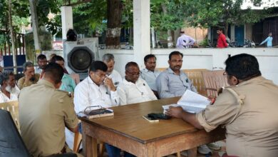 आलापुर थाना परिसर में त्योहारों को लेकर आयोजित पीस कमेटी की बैठक