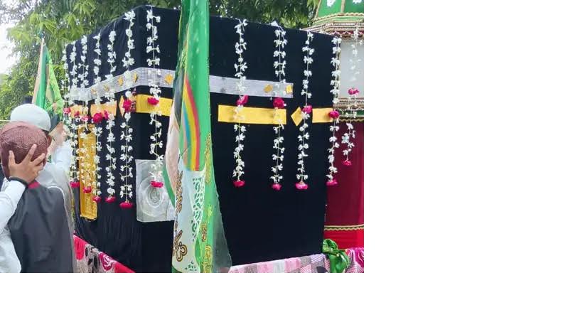 अंबेडकरनगर में ईद मिलादुन्नबी का जुलूस