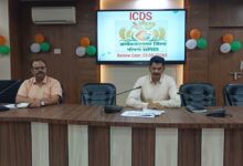 अंबेडकरनगर में जिला पोषण समिति की बैठक में पोषण योजनाओं की समीक्षा करते अधिकारी