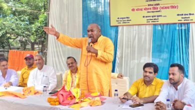अंबेडकरनगर के मोतिगरपुर आश्रम में भूमि पूजन करते एमएलसी हरिओम पांडेय