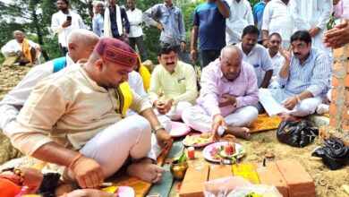 अंबेडकरनगर के अष्टखंभा स्तूप परिसर में पर्यटन विकास कार्यों का शिलान्यास करते एमएलसी Dr Harिओम पांडेय