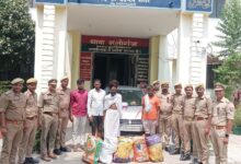 अलीगंज पुलिस द्वारा कार से बरामद गांजा और गिरफ्तार आरोपी