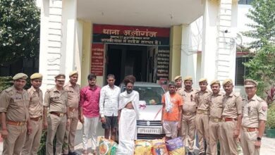 अलीगंज पुलिस द्वारा कार से बरामद गांजा और गिरफ्तार आरोपी