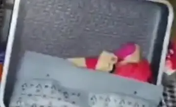 जैतपुर थाना क्षेत्र में चोरी के बाद घर में जांच करती पुलिस