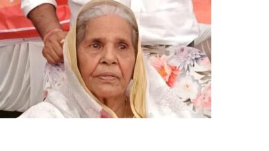 अंबेडकरनगर के रूढ़ा गांव में इंद्रा देवी की संदिग्ध मौत के बाद पुलिस जांच