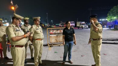 अंबेडकरनगर में कांवड़ यात्रा के दौरान एसपी प्राची सिंह का औचक निरीक्षण