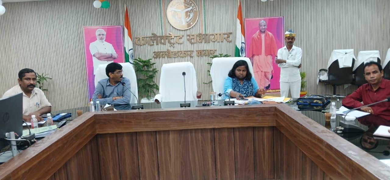 अंबेडकरनगर कलेक्ट्रेट में कृषि यंत्रों के लिए ई-लॉटरी प्रक्रिया