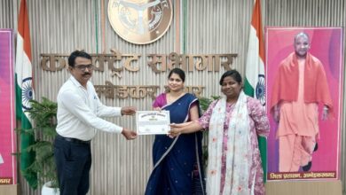 अंबेडकरनगर में उत्कृष्ट कार्य करने वाले अधिकारियों और कर्मचारियों का सम्मान