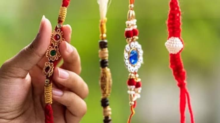 अंबेडकरनगर डाकघर में रक्षाबंधन के लिए वाटरप्रूफ लिफाफे