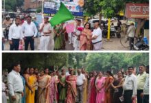 सड़क सुरक्षा जागरूकता रैली में स्लोगन तख्तियां लेकर चलते लिटिल एंजिल्स विद्यालय के छात्र-छात्राएं।