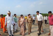 अंबेडकरनगर में सावन की तैयारियों का निरीक्षण करते जिलाधिकारी और पुलिस अधीक्षक।