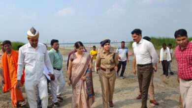 अंबेडकरनगर में सावन की तैयारियों का निरीक्षण करते जिलाधिकारी और पुलिस अधीक्षक।
