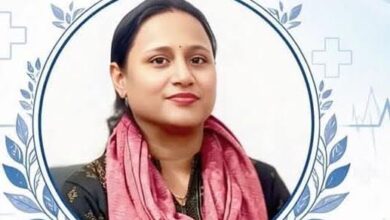 अंबेडकरनगर मेडिकल कॉलेज में मरीज के लिए रक्तदान करते लोग