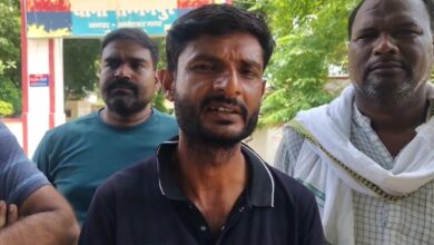 अंबेडकरनगर के सम्मनपुर क्षेत्र में शिकायत के बाद जांच करती पुलिस का सांकेतिक दृश्य।
