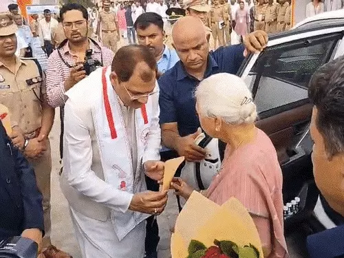 आजमगढ़ में दीक्षांत समारोह को संबोधित करतीं राज्यपाल आनंदीबेन पटेल