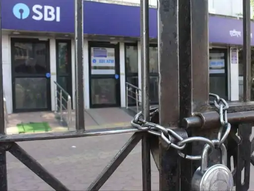 अगस्त महीने की बैंक छुट्टियों का कैलेंडर, जिसमें शनिवार, रविवार और त्योहारों के अवकाश दर्शाए गए हैं।