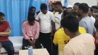 बारामती में 12 साल की बच्ची का शव मिलने के बाद जांच करती पुलिस