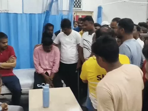 बारामती में 12 साल की बच्ची का शव मिलने के बाद जांच करती पुलिस