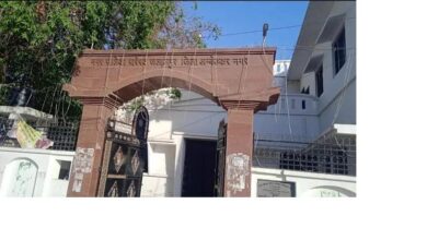 जलालपुर नगर पालिका के टैक्सी स्टैंड की लंबित नीलामी