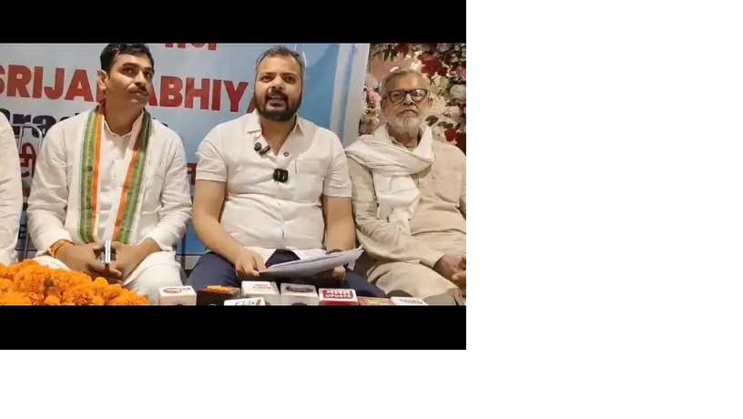 अंबेडकरनगर में संगठन सृजन अभियान के दौरान कांग्रेस पर्यवेक्षक गुंजन पटेल