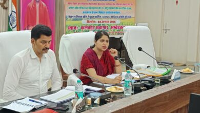 अम्बेडकरनगर कलेक्ट्रेट में आत्मा गवर्निंग बोर्ड की बैठक के दौरान कृषि योजनाओं की समीक्षा।
