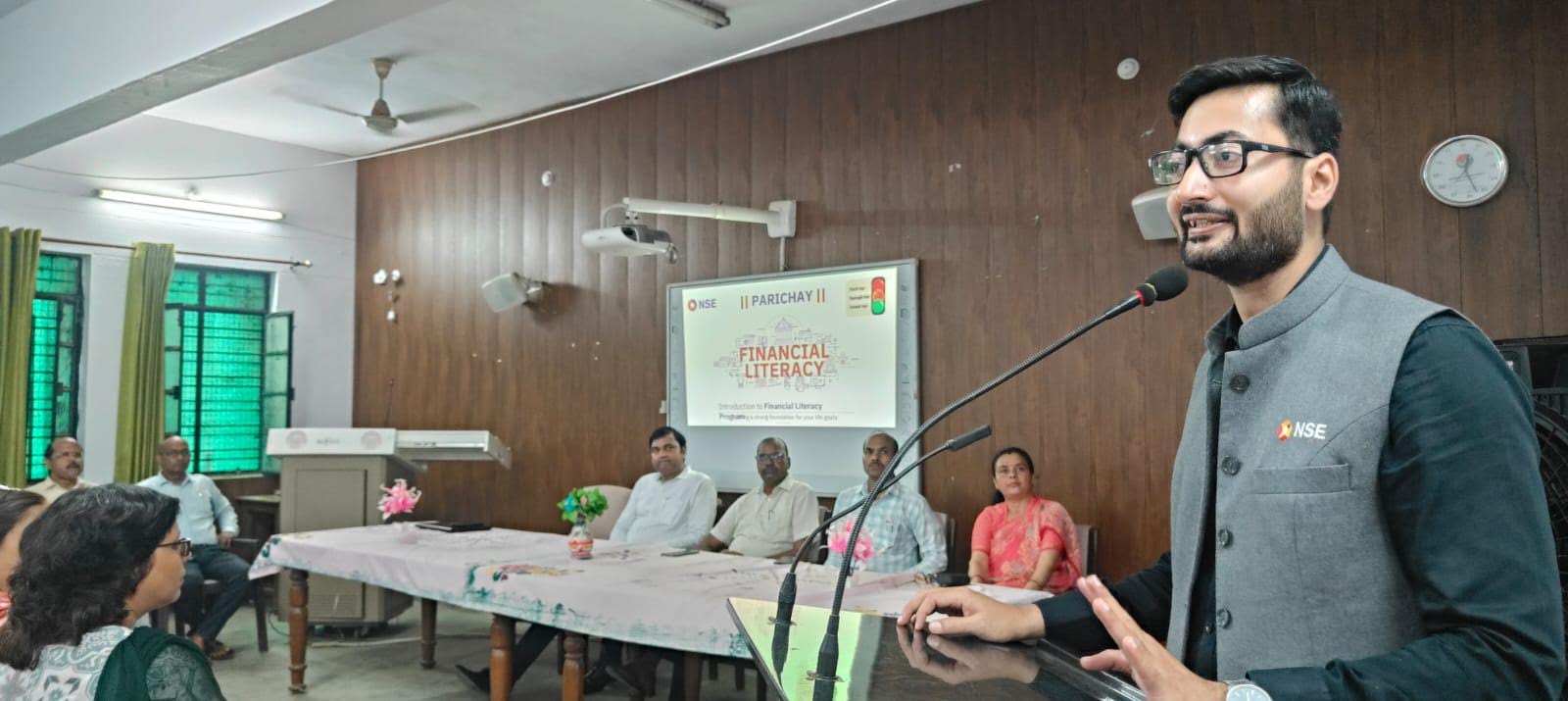 रमाबाई राजकीय महिला स्नातकोत्तर महाविद्यालय में वित्तीय जागरूकता संगोष्ठी