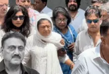 कुकू कोहली के अंतिम संस्कार में अरुणा ईरानी
