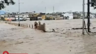 भारी बारिश के बाद सड़क पर भरा पानी