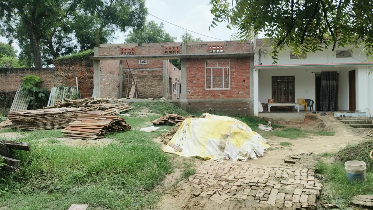 अंबेडकरनगर के बेवाना में विवादित मकान निर्माण स्थल