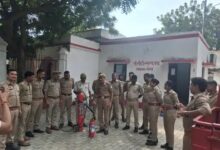 जलालपुर कोतवाली में पुलिसकर्मियों को अग्निशमन और बचाव का प्रशिक्षण दिया गया