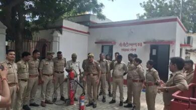 जलालपुर कोतवाली में पुलिसकर्मियों को अग्निशमन और बचाव का प्रशिक्षण दिया गया